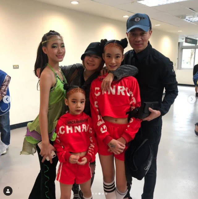 小s和许雅钧怎样走到一起的,小s一家五口照