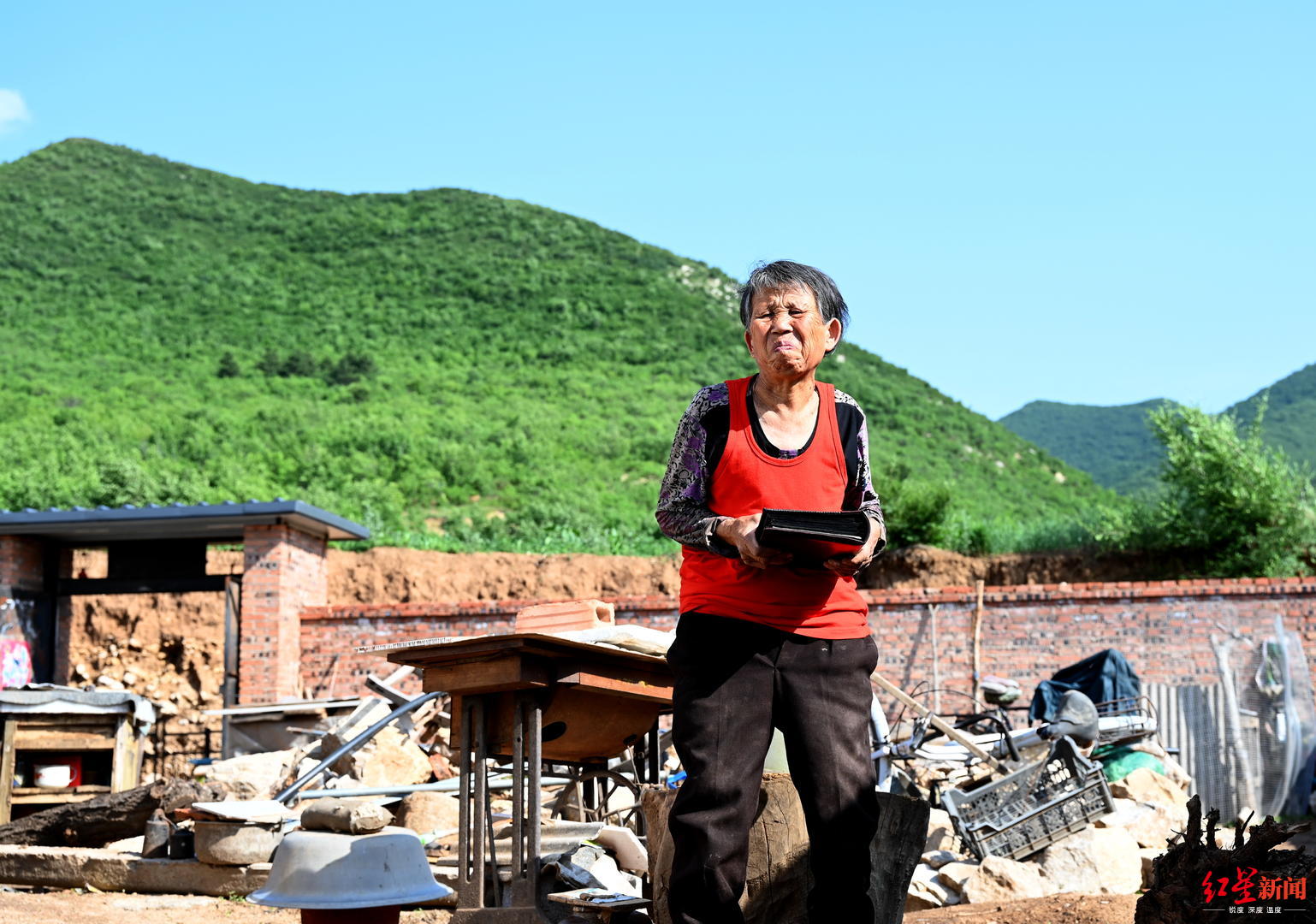 87岁老人持棍上门打人,87岁持棍上门打人