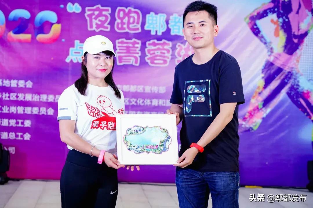 菁蓉湖荧光夜跑,郫县菁蓉湖公园夜跑