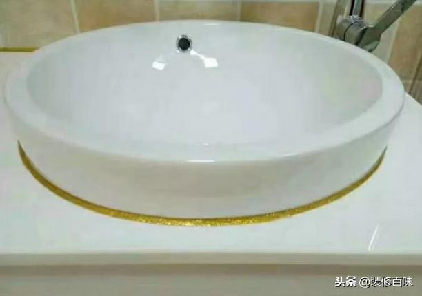 玻璃胶容易发霉用什么好,白色的玻璃胶发霉什么原因