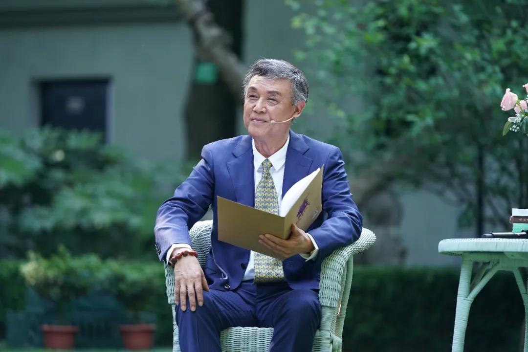 龚雪60多岁状态,68岁龚雪80岁达式常近照曝光