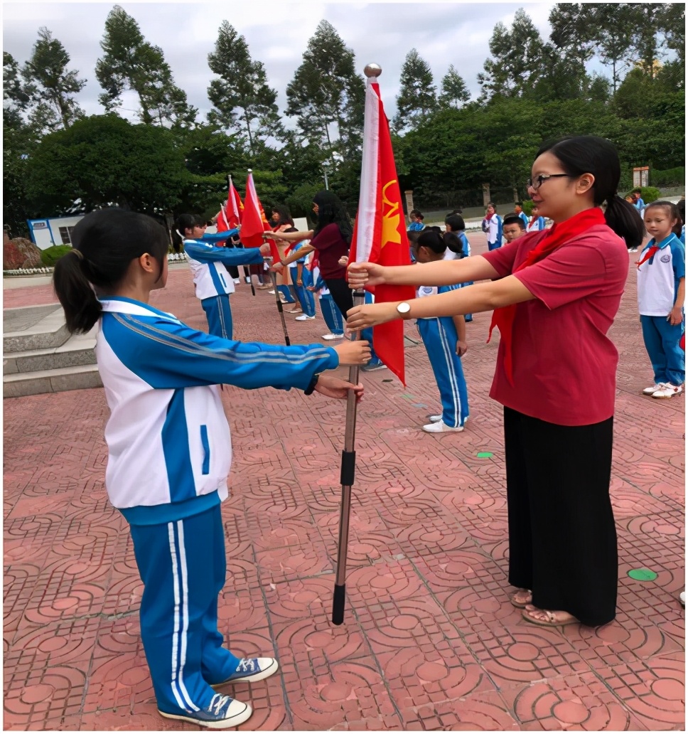 龙文到底是谁,龙文是谁演唱的