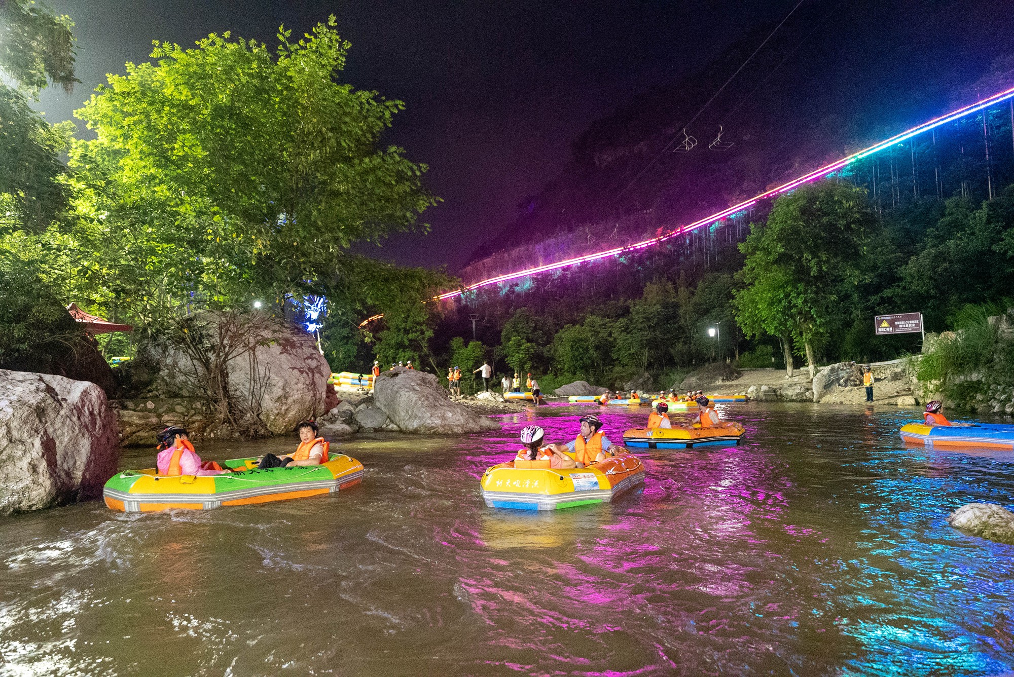 宜昌兴山朝天吼漂流空气质量,宜昌朝天吼漂流今天可以游吗