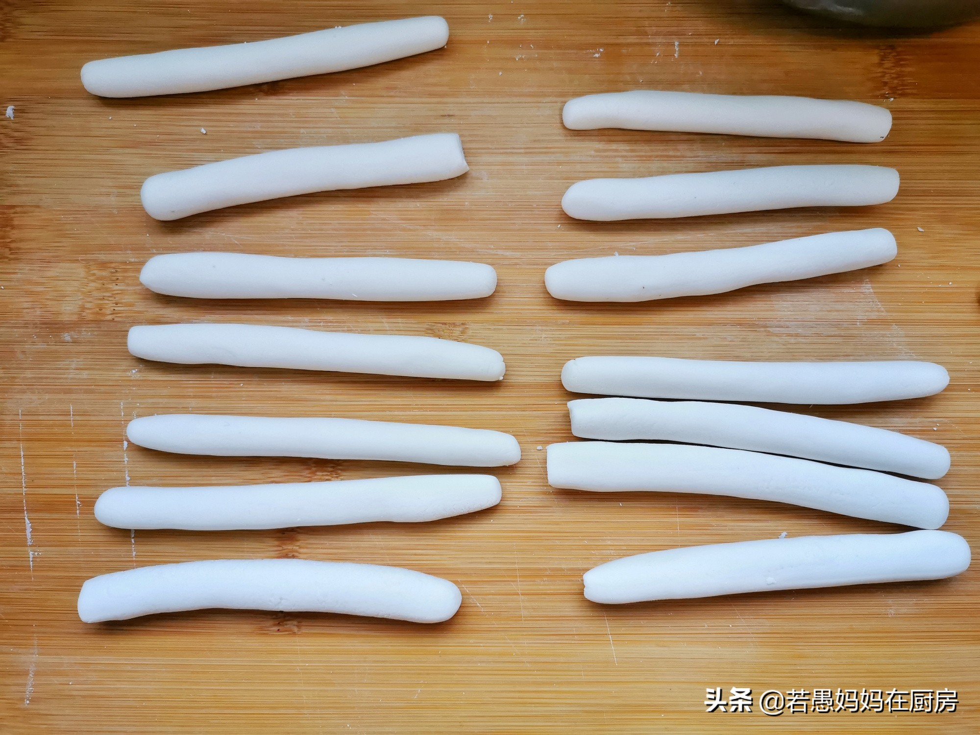 年糕怎么做鲜甜软糯不加枣,年糕太干了怎么做脆皮年糕