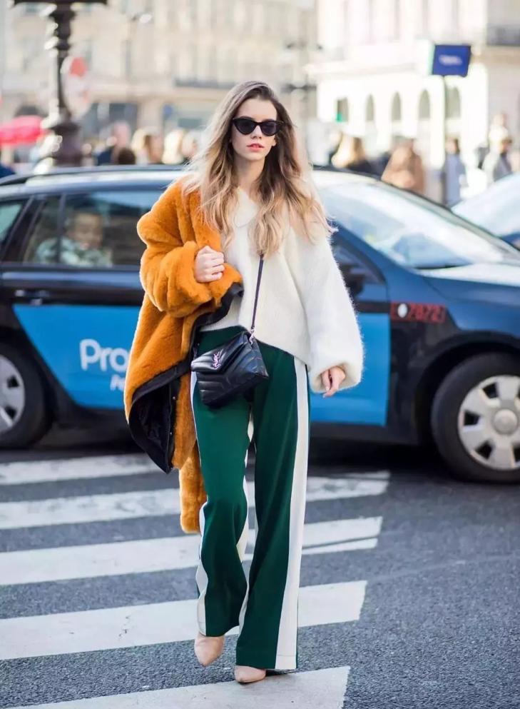 今年流行的条绒阔腿裤小个子穿搭,阔腿裤显瘦裤子保暖又好看