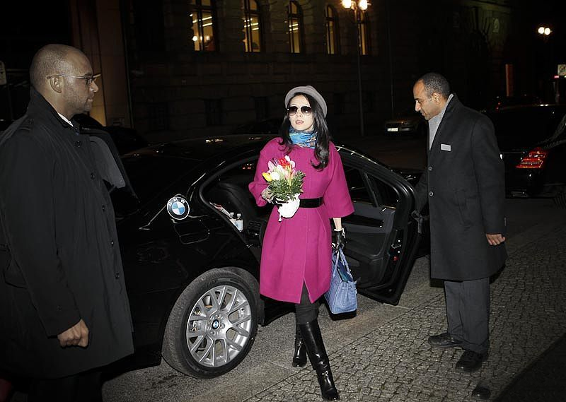 章子怡穿搭随意却很时髦,章子怡穿出大气范