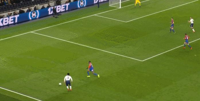 曼联球探报告:把英超边锋们防到怀疑人生,万比萨卡到底有多强?