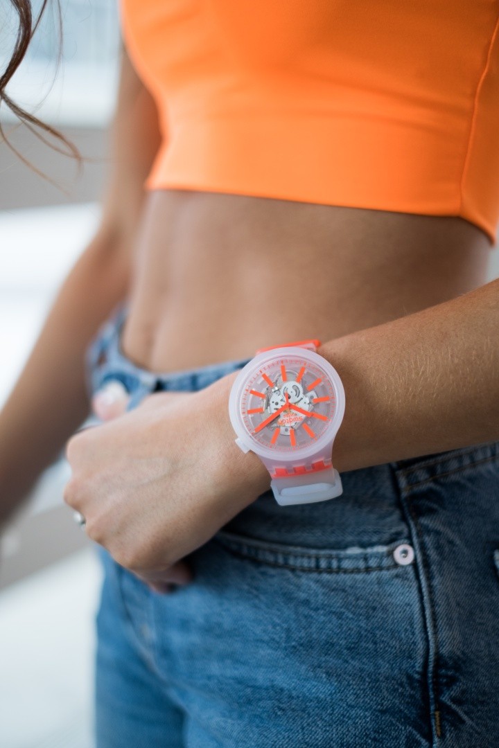 swatch表盘透明彩色表 (swatch镂空透明表)