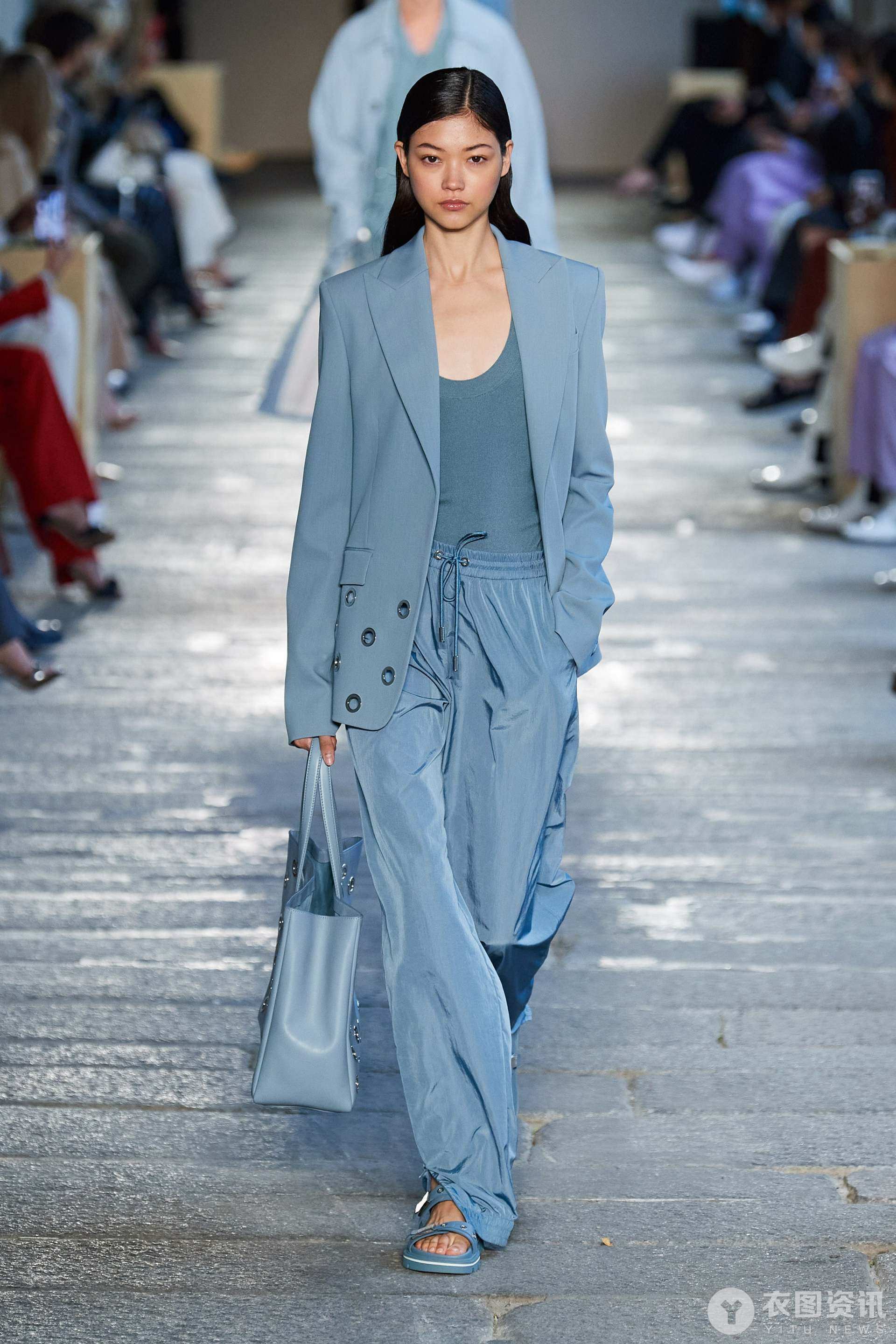 大牌面料柔软舒适气质穿搭,气质穿搭面料柔软舒适