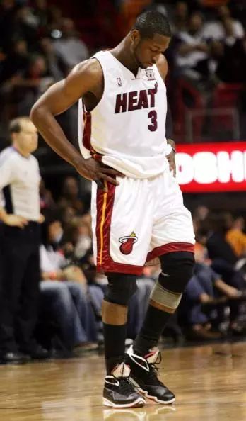 韦德新战靴竟致敬科比,韦德最后一个赛季上脚球鞋