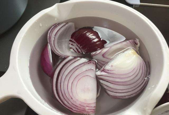 剥大蒜辣手怎么办,剥蒜头手臭怎么办