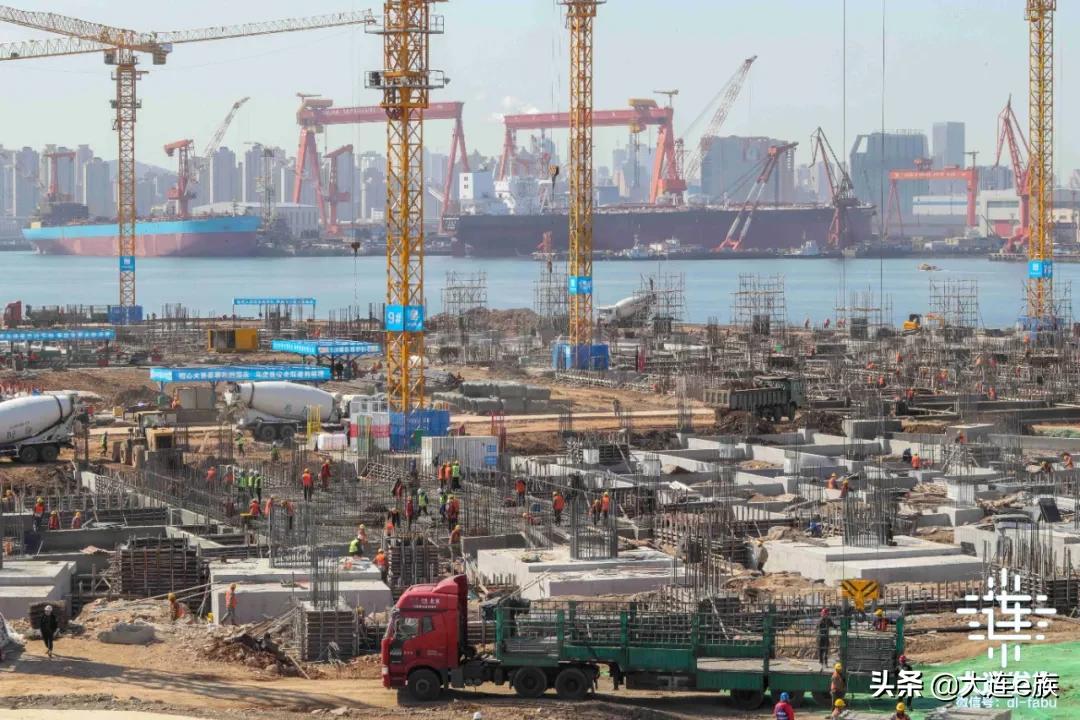 大连专业足球场,大连梭鱼湾专业足球场