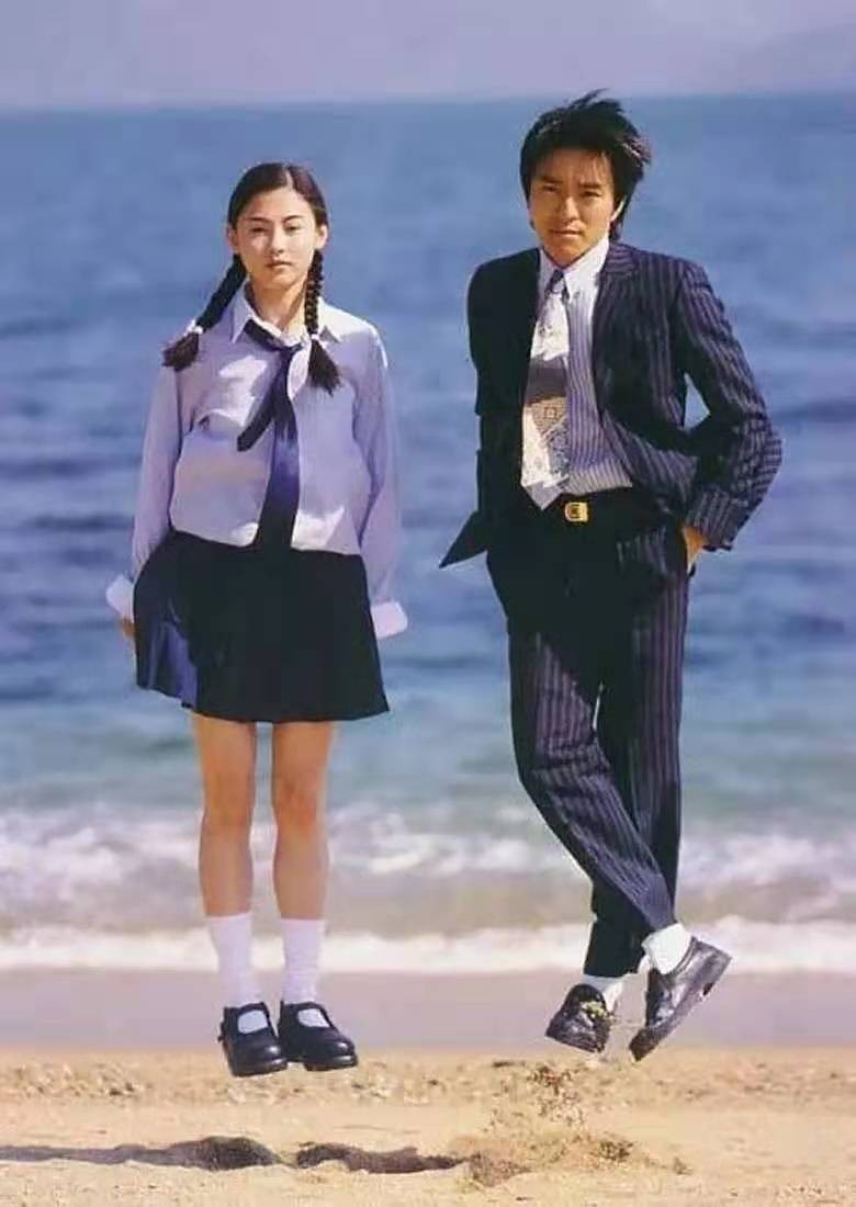 张柏芝晒星爷旧照,张柏芝周星驰大头合照