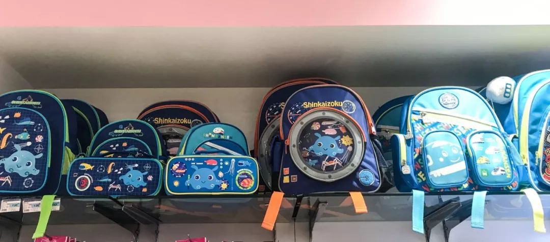 200-500儿童书包,儿童书包买轻便的还是减压的好