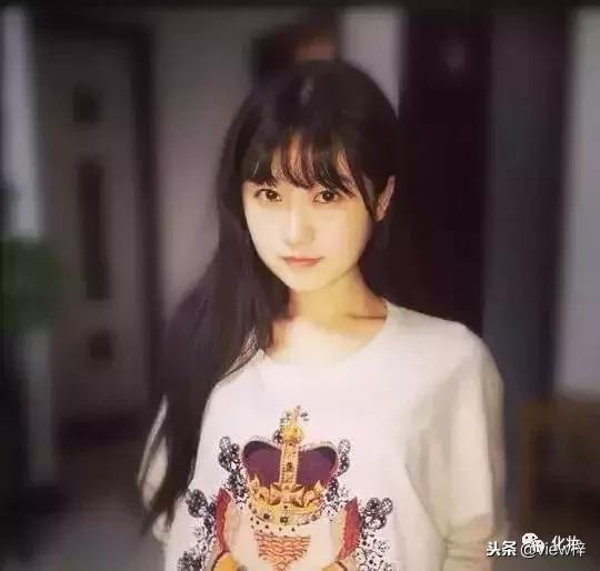 脑门大发际线高发型女,脑门大发际线高留什么发型