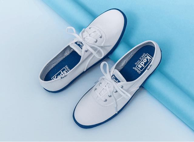 夏天什么裙子配小白鞋,夏天穿裙子可以穿小白鞋吗