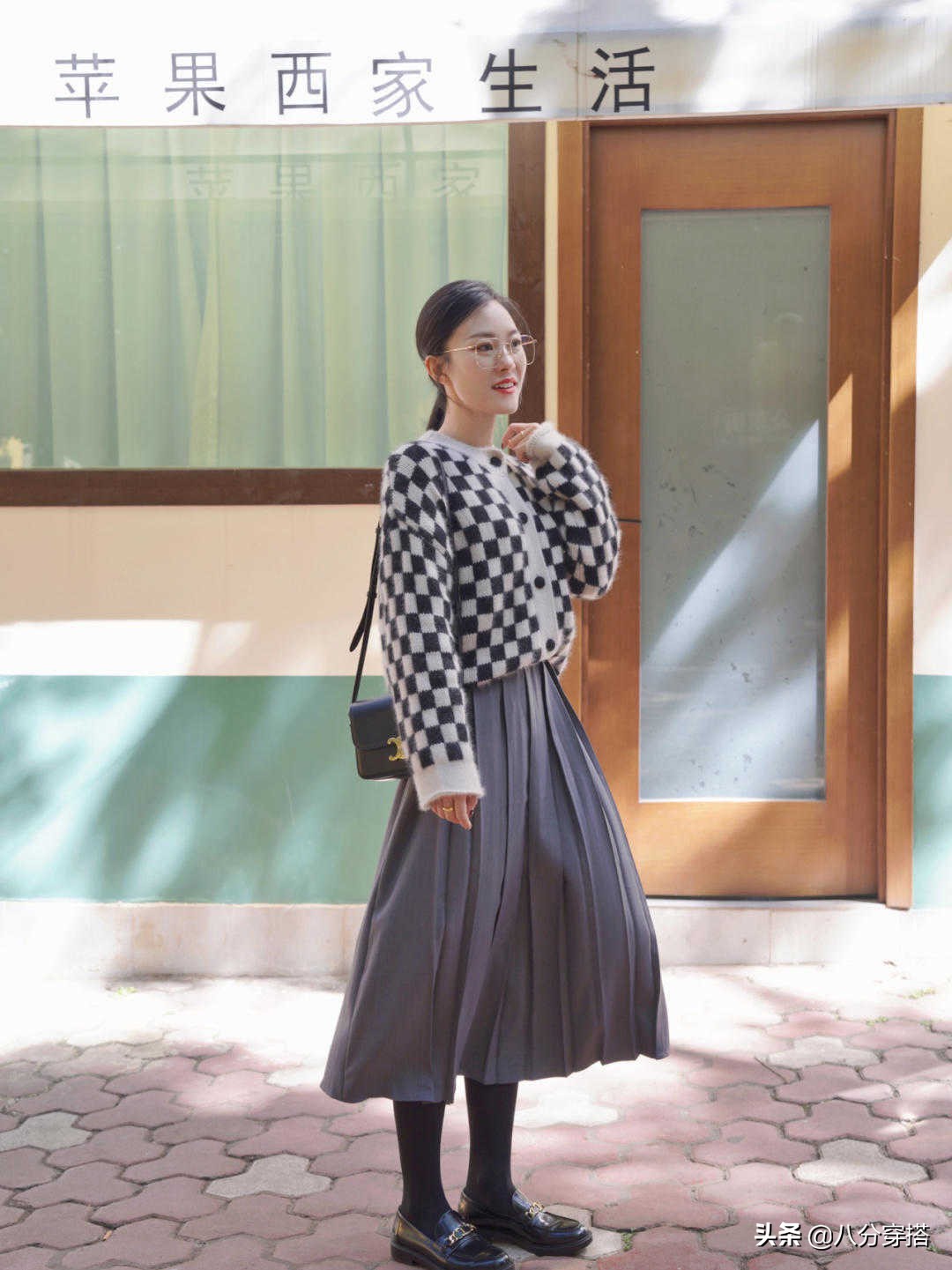 显白气质又柔软渐变慵懒风毛衣,女士简约风穿搭技巧白色毛衣搭配