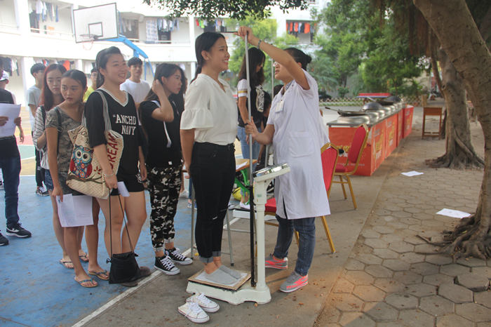 小学阶段女生身高标准,199cm身高的初中女生