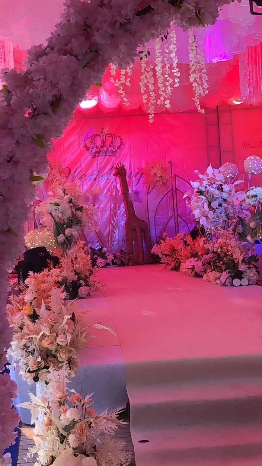 十一假期那些被租来的伴娘：连赶3场，堵门时被伴郎打伤，事后归还红包