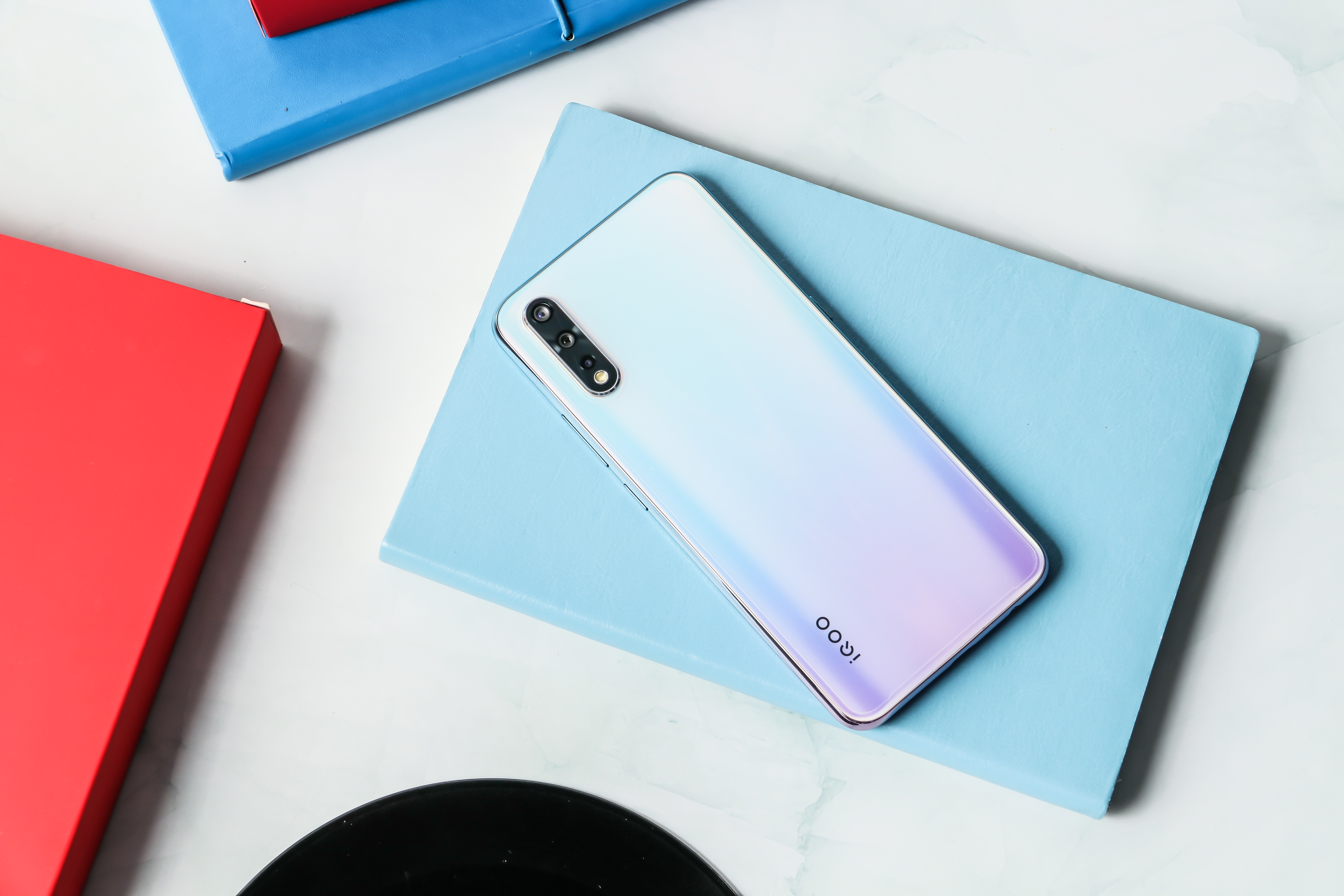 iqooneo5s和iqoo8哪个值得拥有,iqoo2000左右的手机