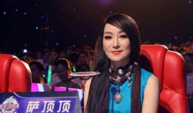 萨顶顶的“假唱转话筒事件”,萨顶顶假唱转话筒事件视频