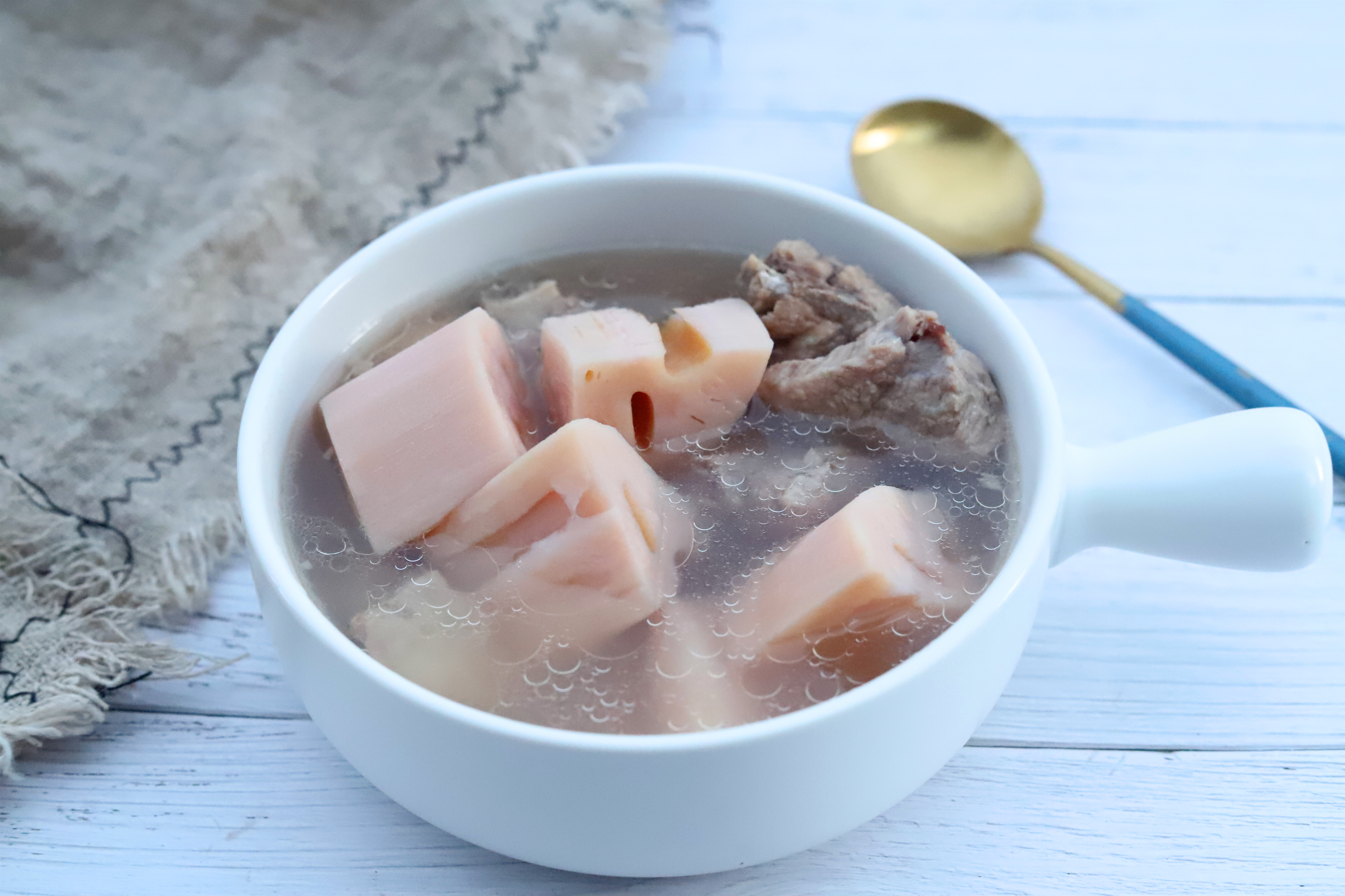 秋天多喝这个汤，宁心安神，香糯可口，营养美味不上火