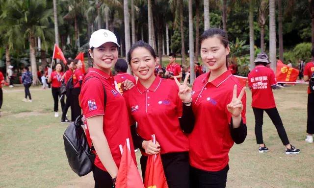 巨邦清明献花丨人间四月无心芳菲，上山看总设计师改革大步豪迈