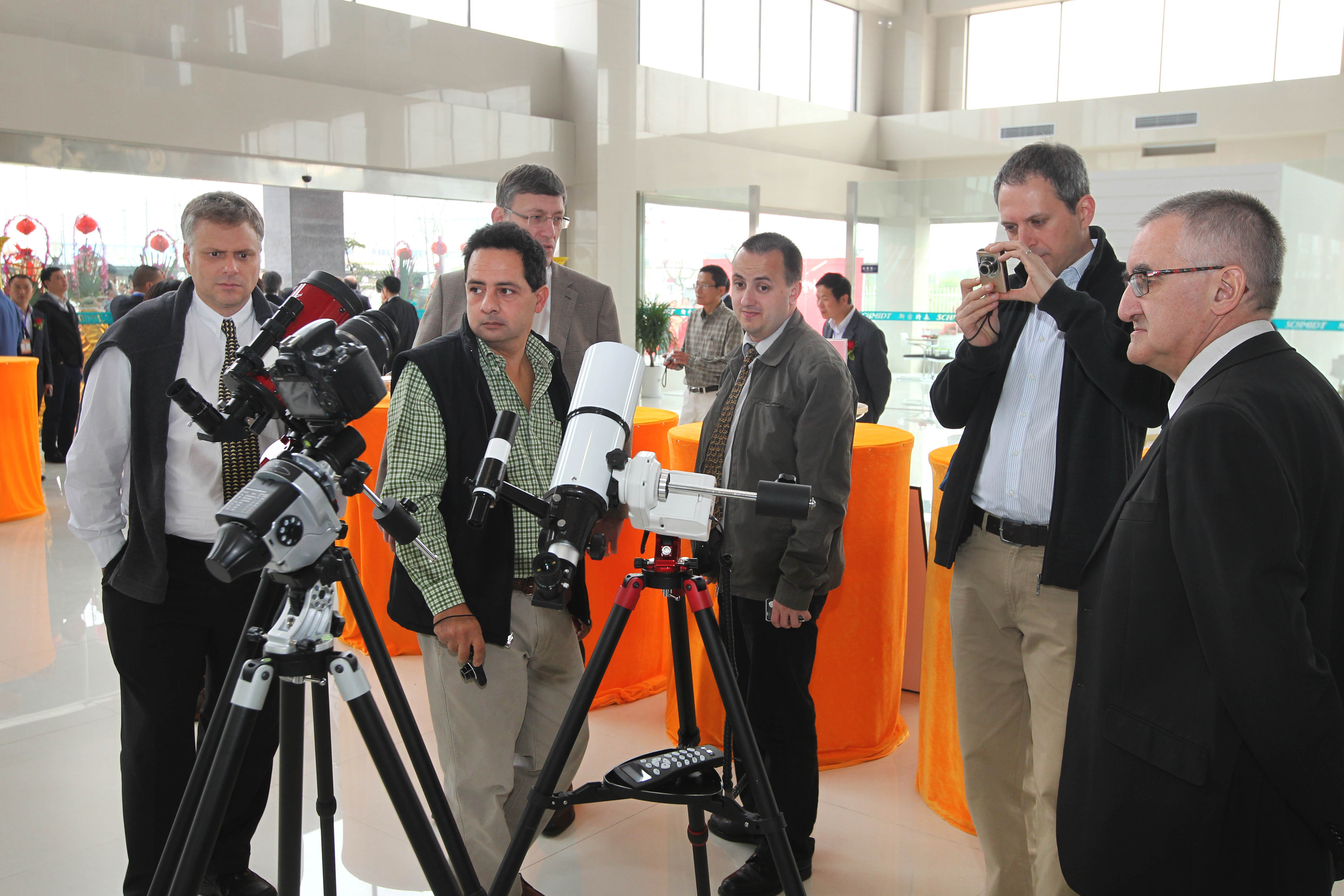 最早的天文望远镜厂家,世界十大望远镜公司