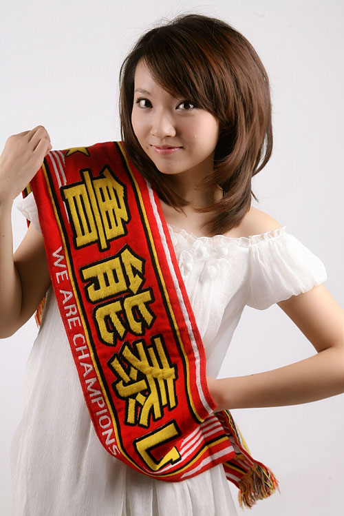 那些靠足球走红的球迷去哪了?有的拍电影有的开公司当老板