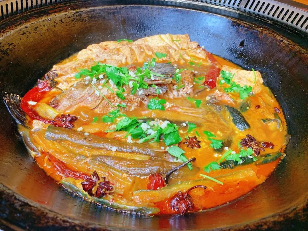 长春老灶台铁锅,长春农村小笨鸡特色饭店