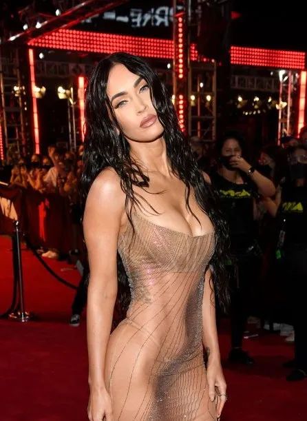 陈坤和巩俐走红毯颁奖,巩俐戛纳红毯惊艳全球