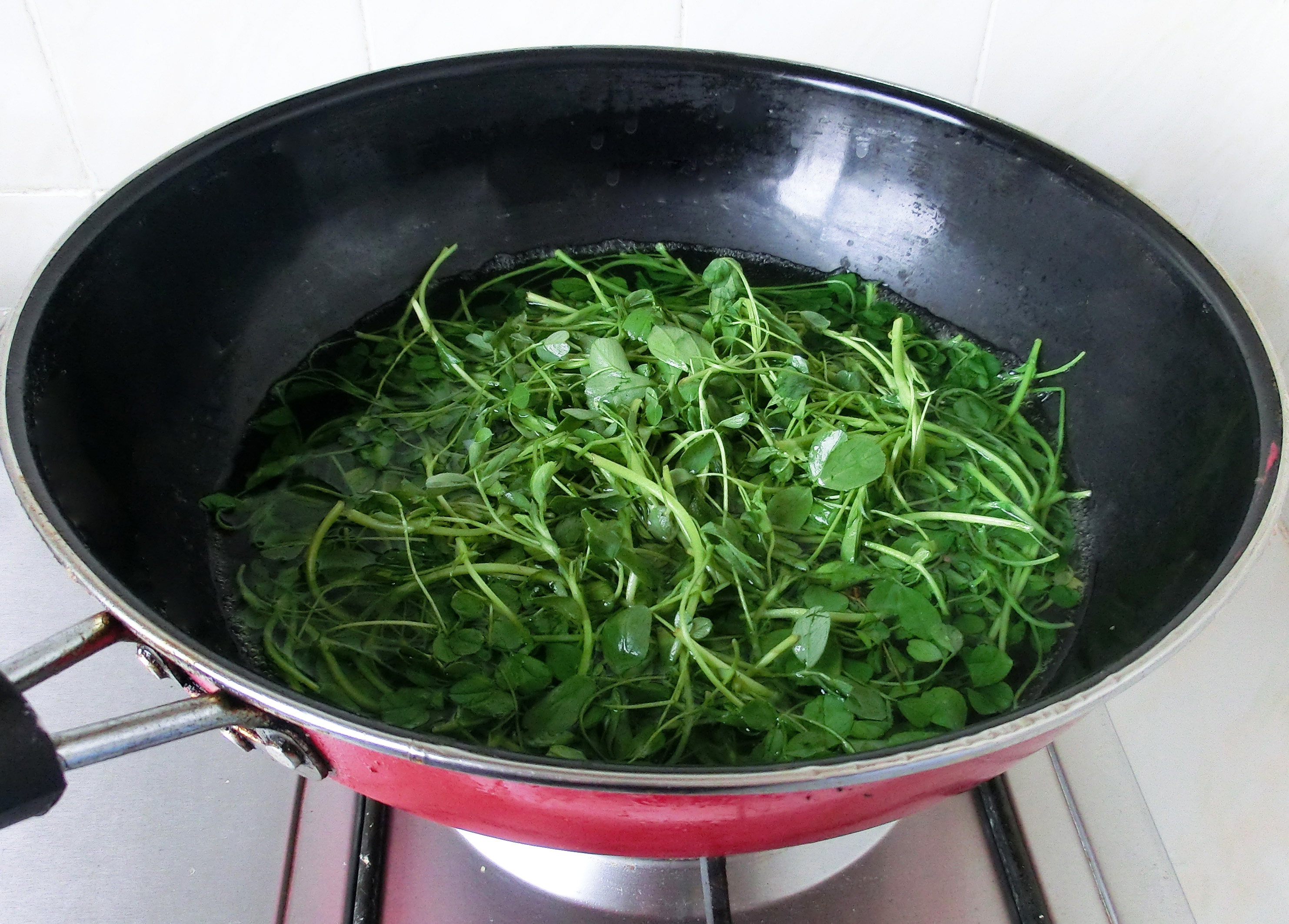 蒸包子要注意什么熟了才不脱皮,蒸包子的做法不要酵母粉