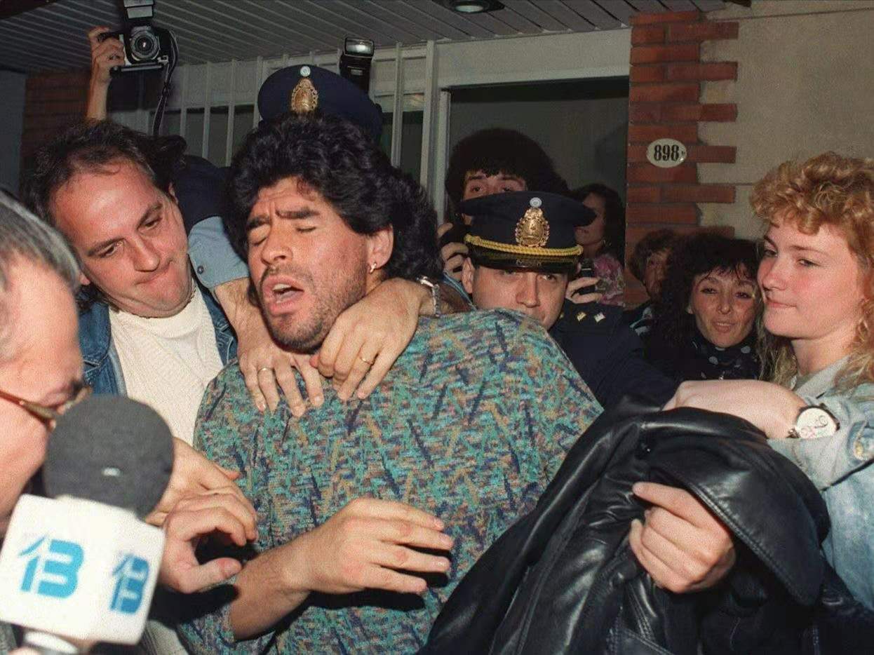 人物|马拉多纳：革命和*卡因可**