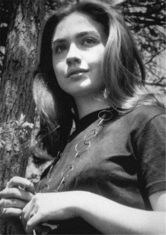 希拉里：活成了自己年轻时讨厌的样子，跟丈夫是夫妻，更是伙伴