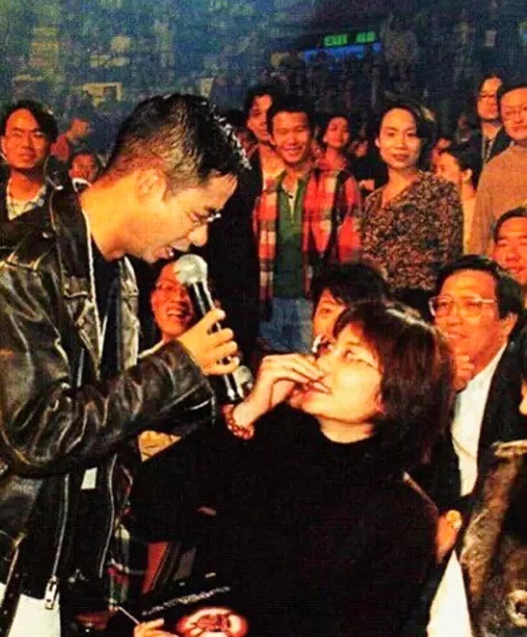 红楼梦草蛇灰线伏脉千里情节,红楼梦草蛇灰线伏脉千里什么意思