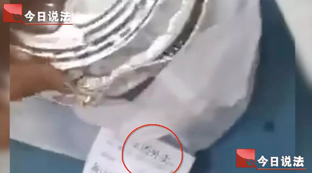 拒绝下楼取餐竟遭外卖员吐口水,外卖员不满客户要求送上楼吐口水