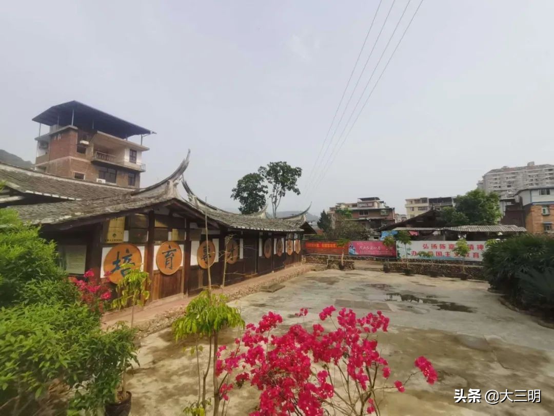 聆听红色故事传承红色精神演讲,走进红色基地传承红色精神演讲