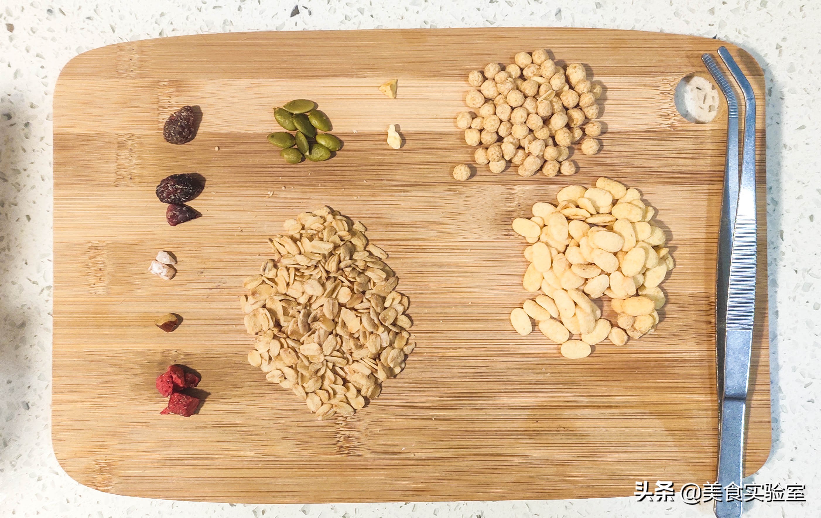 白嫖*党**报告6，中粮麦片酥脆、柔韧，奶香、麦香、水果香相得益彰