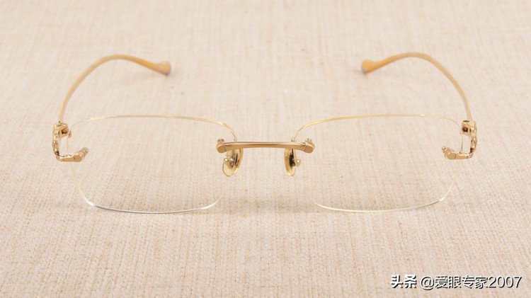 卡地亚眼镜珍贵材质系列,卡地亚眼镜金色的都是什么材质