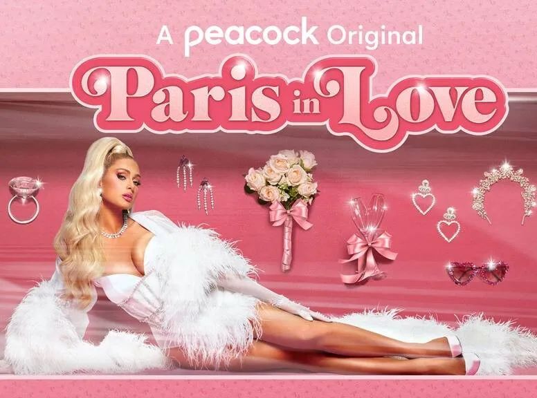 名媛卡戴珊,卡戴珊给希尔顿拎包照片