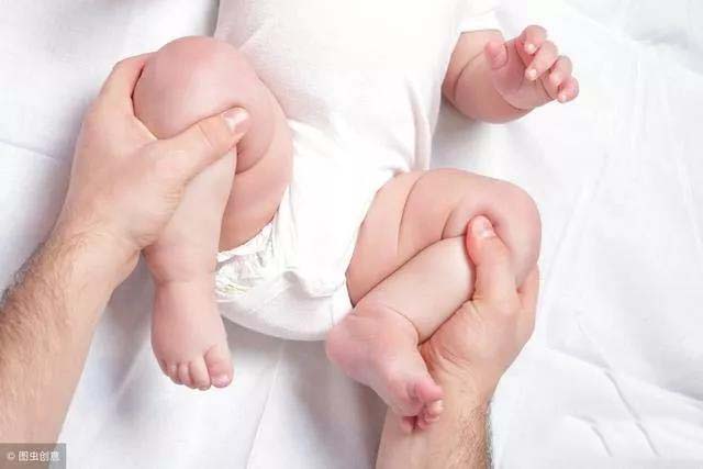 八个月宝宝臀纹腿纹不对称,宝宝臀纹不对称屁股一边大一边小