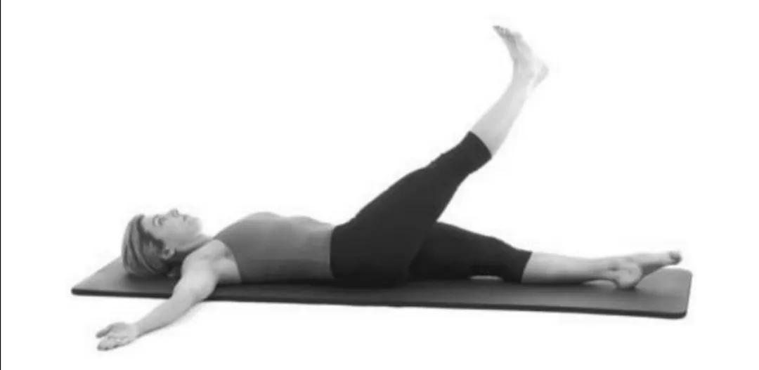 普拉提腰部划圈,普拉提单腿画圈