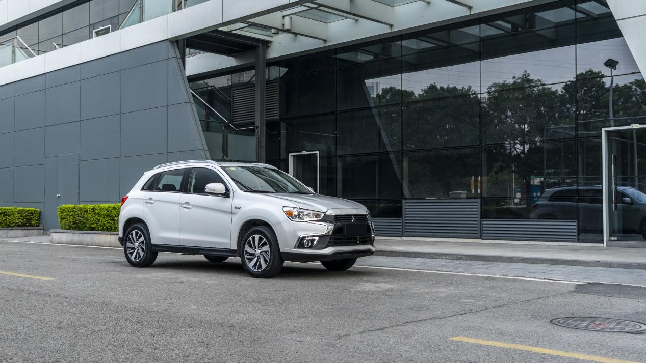 不要柔柔弱弱就要轰轰烈女汉子告诉你为啥选劲炫