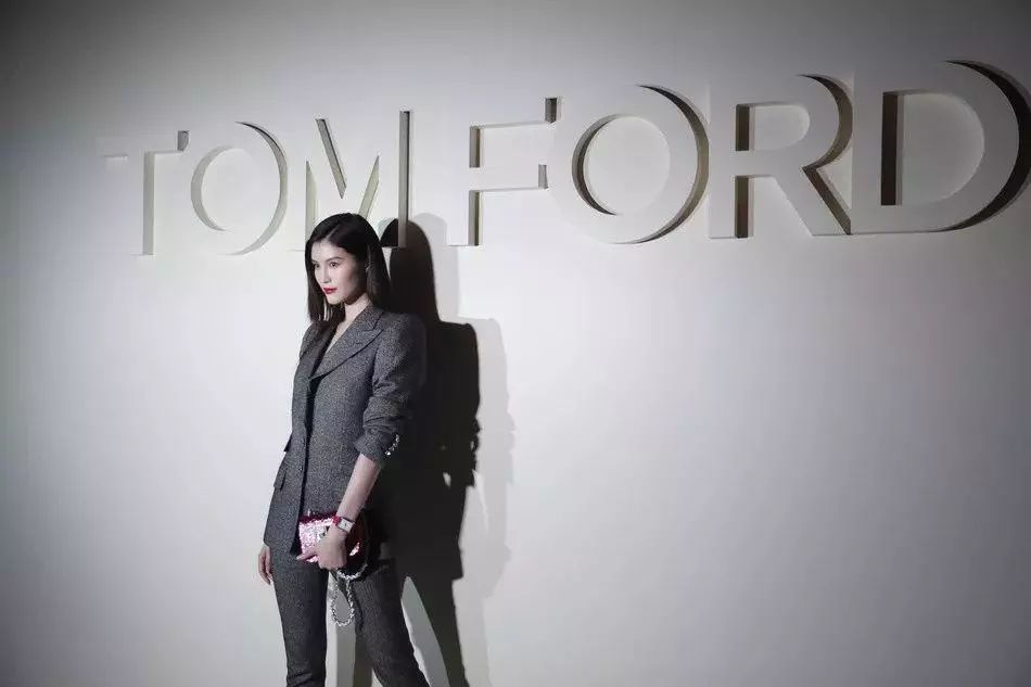 何穗和景甜综艺节目,何穗井柏然代言的视频