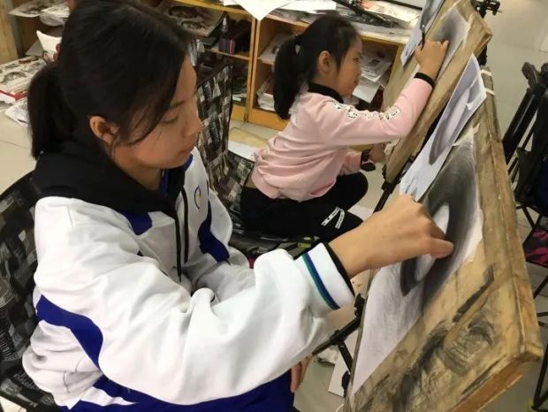 笔韵墨香放异彩，丰富舞台漫云中——广州市白云中学欢迎您