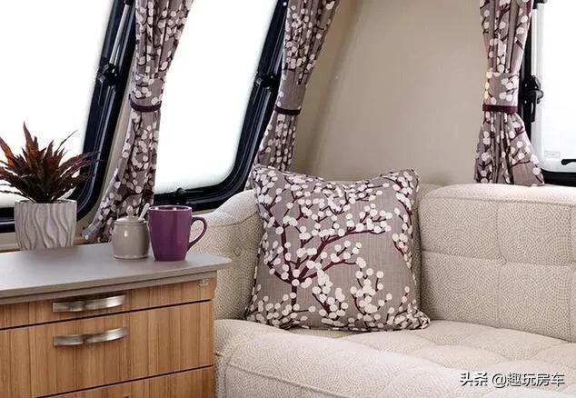 英国露娜双轴拖挂式房车有哪几款 (露娜特拖挂式房车)