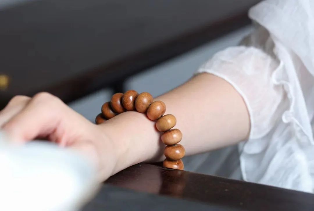 带点香味不掉色的手串有哪些,带香味比较好盘的手串