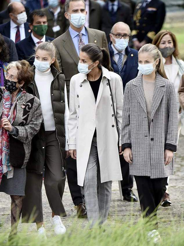 西班牙王室莱昂诺尔公主近况,西班牙王室圣诞贺卡