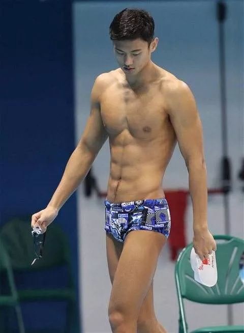 亲爱的热爱的韩商言腹肌,韩商言露出全部腹肌