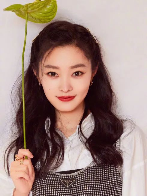 小五官扁平脸适合什么风格,塌鼻扁平脸